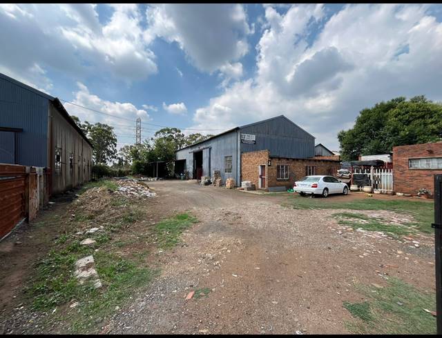2,400M² WORKSHOP FOR SALE IN STRUBENVALE